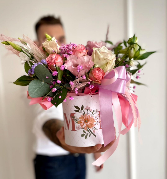 Коробка с цветами «Для дорогой и любимой»