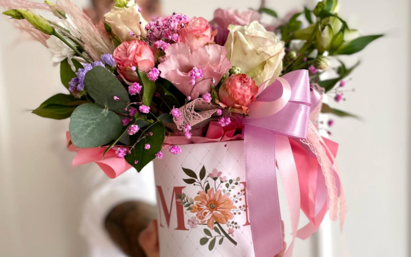 Коробка с цветами «Для дорогой и любимой»