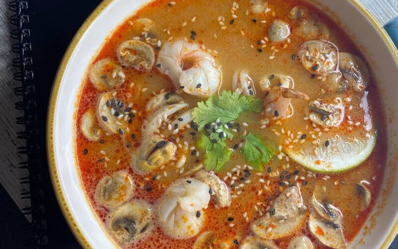 Суп «Том-ям» с рисом и морепродуктами