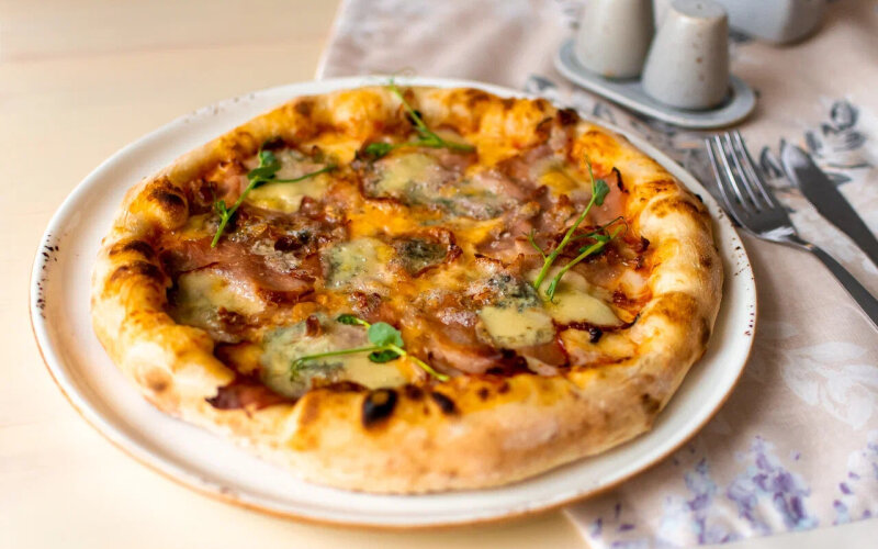 Пицца «Прошутто» с голубым сыром