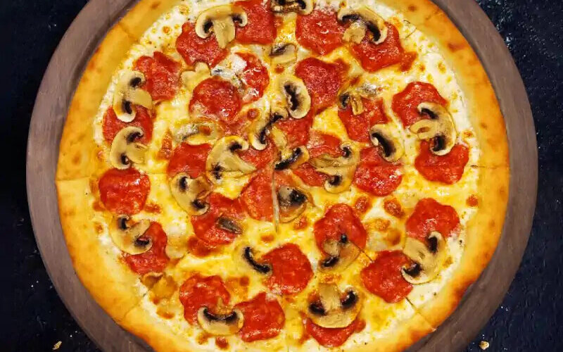 Пицца «Пепперони с грибами»