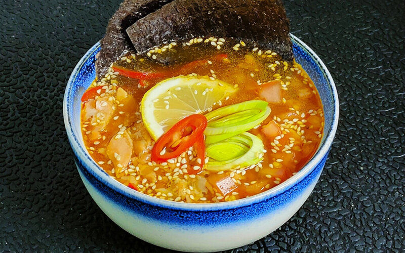 Рисовый суп с жареной форелью