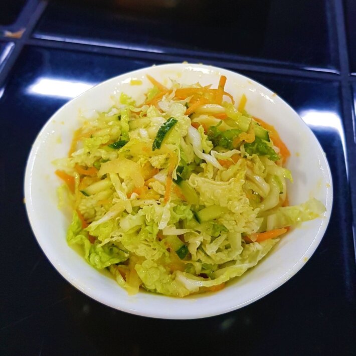 Салат из пекинской капусты с огурцом