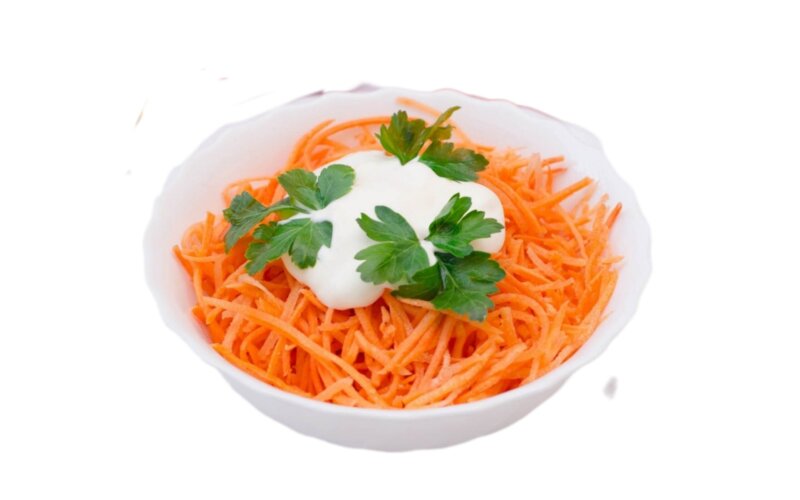 Салат из моркови со сметаной