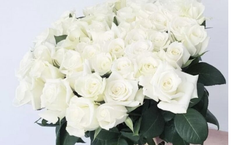 Букет цветов из белых роз