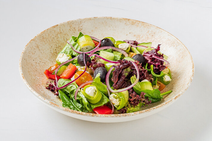 Салат «Греческий салат с рулетиками из цукини» M