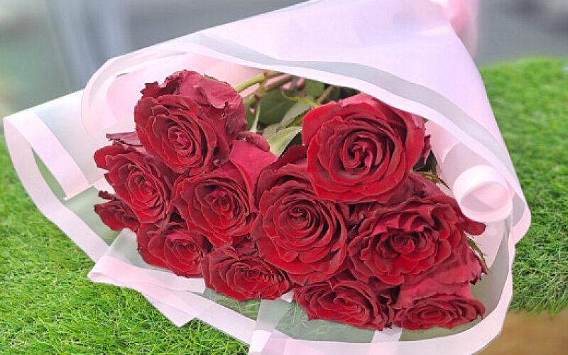 11 красных роз до 40 см