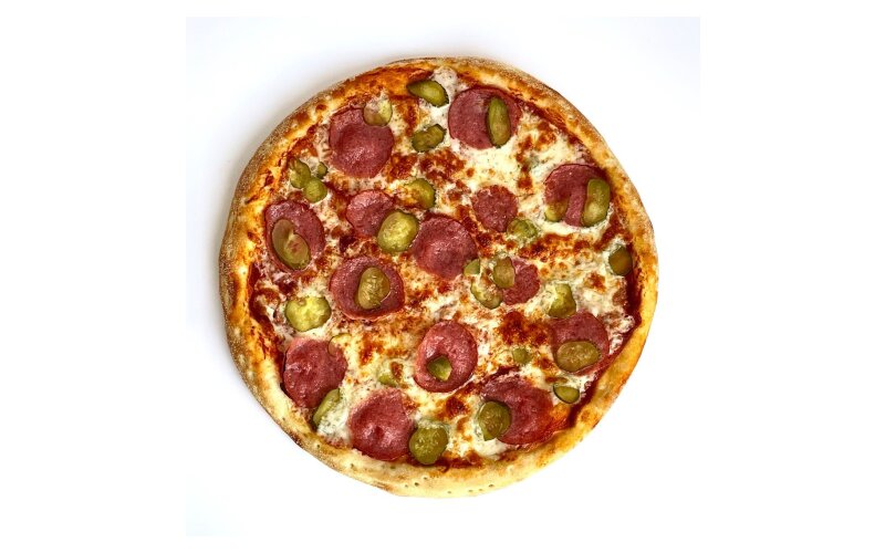Пицца «Салями и огручик»
